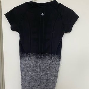 Lulu lemon t-shirt